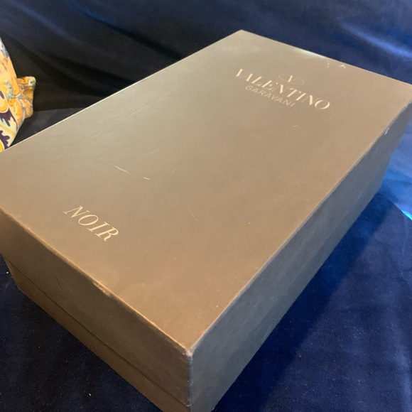 VALENTINO GARAVANI Gunmetal Rockstud Caged Flats Noir leather Flat Size 35 NIB - Picture 9 of 9